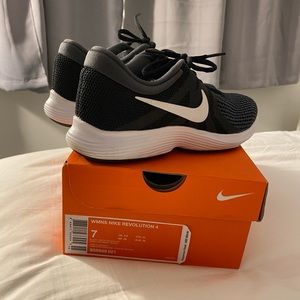 Women’s Nike revolution 4